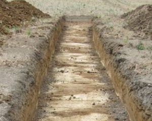 A Trench excavation at Winterbrook Oxfordshire - Bill Nicholls [CC BY-SA 2.0 (https://creativecommons.org/licenses/by-sa/2.0)], via Wikimedia Commons